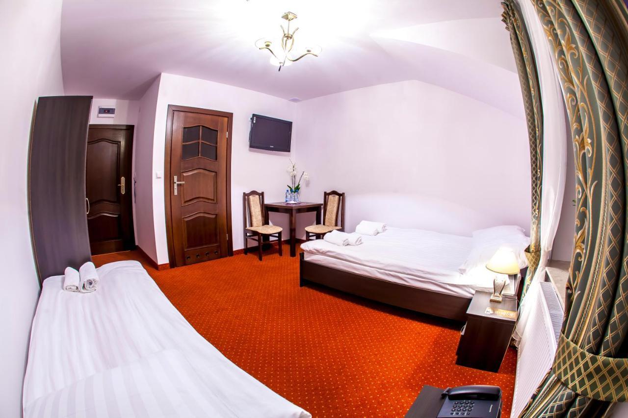 Hotel "Xavier" Lubycza Krolewska Kültér fotó